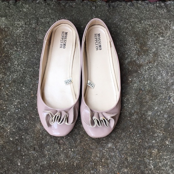 Mossimo flats - Picture 2 of 4